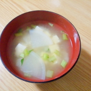 豆腐と大根と大根葉の味噌汁